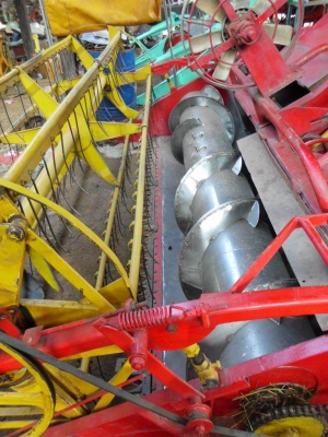 รถเกี่ยวข้าวเกษตร เจ้าช้างไวไฟ อุ้ม 2.5ตัน เครื่องมิตซู240เทอร์โบ ปั้มอิตั้นคู่23 ตัวเดิน12htนอก