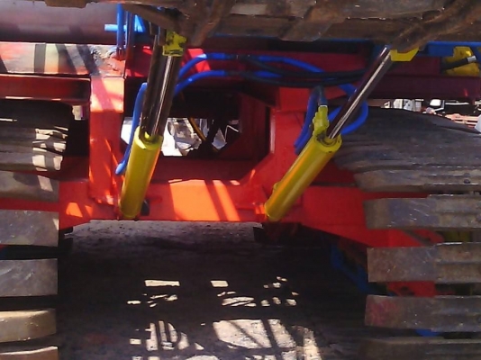 ขายรถเกี่ยวข้าวไทยเจริญ อุ้ม 2.5ตัน เครื่อง210เทอร์โบ ปั้มคู่22 ตัวเดิน10