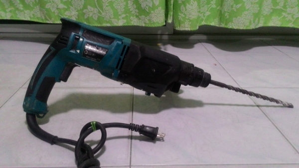 สว่านโรตารี่ ทำงาน3 ระบบ รุ่นใหญ่ของmakita มีระบบซับแรงสะเทือน ที่ด้ามมีหลอดไฟให้แสงสว่างเผื่อ ไว่้ใช้งานในที่มีแสงสว่างน้อย ครบๆครับรุ่นนี้ สว่านโรตารี่ ทำงาน3 ระบบ รุ่นใหญ่ของmakita มีระบบซับแรงสะเทือน ที่ด้ามมีหลอดไฟให้แสงสว่างเผื่อ ไว่้ใช้งานในที่มีแสงสว่างน้อย ครบๆครับรุ่นนี้