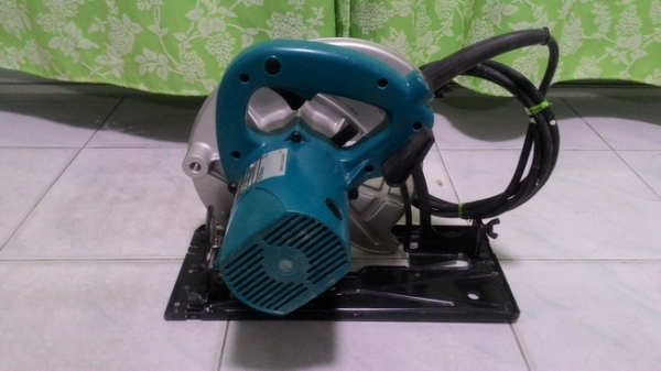 เลื่อยวงเดือนmakita รุ่น N5900B ขนาด 9นิ้ว สภาพดีพร้อมใช้ครับ เลื่อยวงเดือนmakita รุ่น N5900B ขนาด 9นิ้ว สภาพดีพร้อมใช้ครับ