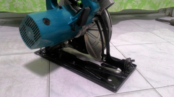 เลื่อยวงเดือนmakita รุ่น N5900B ขนาด 9นิ้ว สภาพดีพร้อมใช้ครับ เลื่อยวงเดือนmakita รุ่น N5900B ขนาด 9นิ้ว สภาพดีพร้อมใช้ครับ