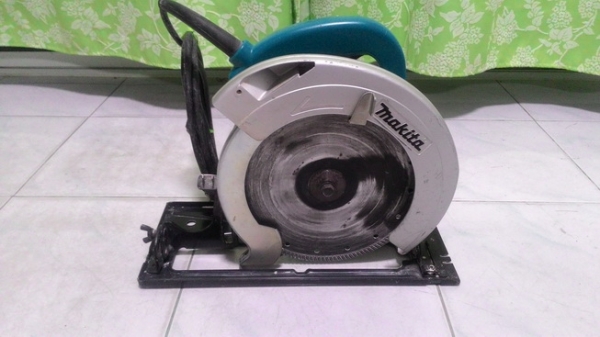 เลื่อยวงเดือนmakita รุ่น N5900B ขนาด 9นิ้ว สภาพดีพร้อมใช้ครับ