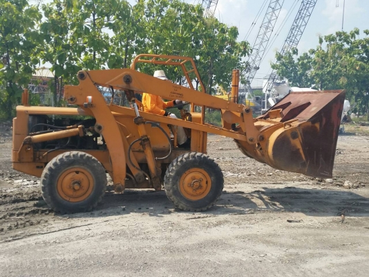 ขาย รถตักขนาดกลาง 1 คิว TOYOTA เบนชิน 4สูบ 4 WD ยกสูง 3.5 เมตร คอยาวพิเศษ