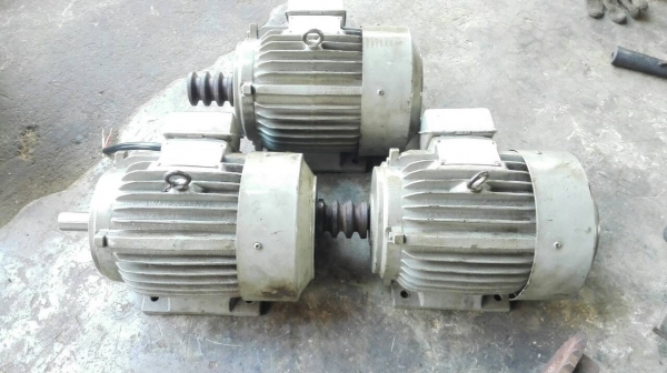 ****** Sold Out!! ****** มอเตอร์ Mitsubishi 3 HP. 380V. 1450 RPM. Japan รุ่น SF-J เสื้อเหล็กหล่อ รุ่นทน ตัวนอก หายาก มีมา 3 ลูก วิ่งเงียบทุกตัว!!