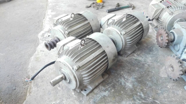 ****** Sold Out!! ****** มอเตอร์ Mitsubishi 3 HP. 380V. 1450 RPM. Japan รุ่น SF-J เสื้อเหล็กหล่อ รุ่นทน ตัวนอก หายาก มีมา 3 ลูก วิ่งเงียบทุกตัว!!