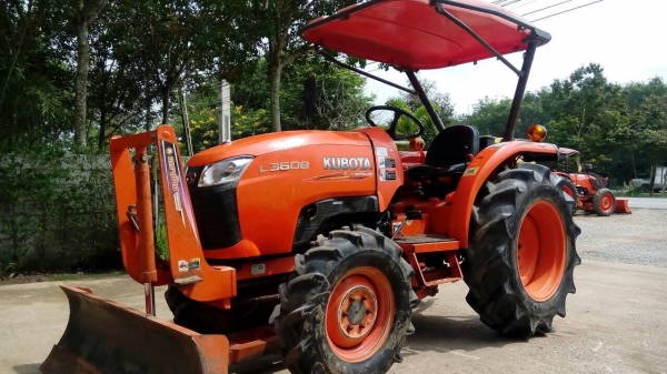 ขายรถไถ Kubota L3608(4WD) พร้อมใบมีดดันหน้าและผานพรวนช้าง