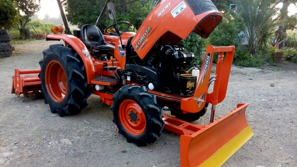 ขายรถไถคูโบต้า  KUBOTA   L 3608 พร้อมชุดใบมีดดันหน้าคานล่างและโรตารี่