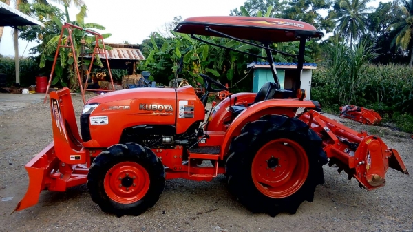 ขายรถไถคูโบต้า  KUBOTA   L 3608 พร้อมชุดใบมีดดันหน้าคานล่างและโรตารี่