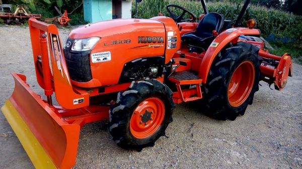 ขายรถไถคูโบต้า  KUBOTA   L 3608 พร้อมชุดใบมีดดันหน้าคานล่างและโรตารี่