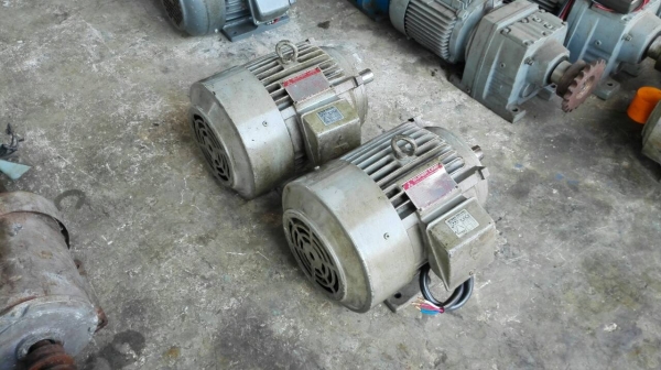 ****** Sold Out!! ****** มอเตอร์ Mitsubishi 5 HP. 380V. 1450 RPM. Japan รุ่น SF-J เสื้อเหล็กหล่อ ตัวนอก รุ่นทน หายาก มี 2 ลูก วิ่งเงียบ!!