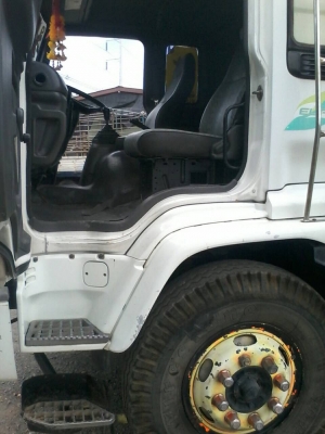 10ล้อเพลาเดียวISUZU DECA200 ยูโร2 จดปี46 ใบไม้เขียวแท้กระบะยาว6.35เมตร