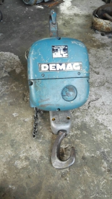 ==== SOLD ==== รอกไฟฟ้า DEMAG Made in Germany 1 Ton. 380V. (ไม่มีโซ่) สภาพสวย สด ใหม่!!
