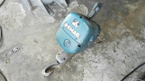 ==== SOLD ==== รอกไฟฟ้า DEMAG Made in Germany 1 Ton. 380V. (ไม่มีโซ่) สภาพสวย สด ใหม่!!
