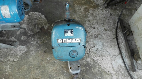 ==== SOLD ==== รอกไฟฟ้า DEMAG Made in Germany 1 Ton. 380V. (ไม่มีโซ่) สภาพสวย สด ใหม่!!