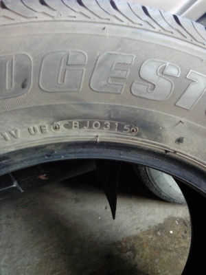 ขายยาง215 65 16บริดสโตนมี1เส้นปี15ครับ