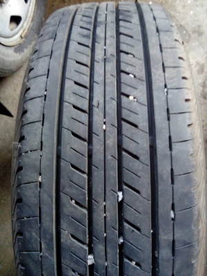 ขายยาง215 65 16บริดสโตนมี1เส้นปี15ครับ