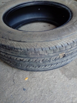 ขายยาง215 65 16บริดสโตนมี1เส้นปี15ครับ