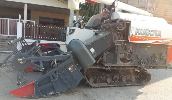 ขายด่วน ลดราคาสุดๆ  เพียง 525,000 บาท คูโบต้า DC 70 g  พร้อมเทลเลอร์ลาก  แถมอะใหล่ทั้งหมดที่มี  ด่วนครับรถพร้อมลงนา