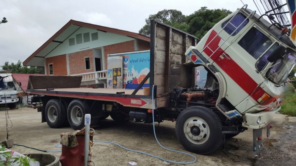 รถฮีโน่ 10 ล้อ พื้นเรียบ KT929 / เปลื่ยนเครื่อง 168 แรงม้า.   สนใจติดต่อ  081 - 6079515