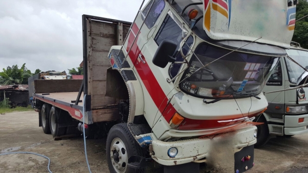 รถฮีโน่ 10 ล้อ พื้นเรียบ KT929 / เปลื่ยนเครื่อง 168 แรงม้า.   สนใจติดต่อ  081 - 6079515