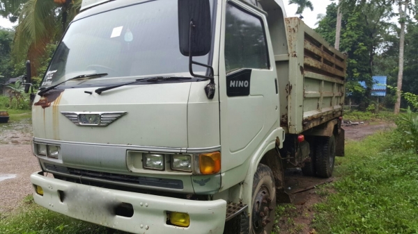 รถฮีโน่ 6 ล้อดั้ม FC2W  120 แรงม้า. ปี 38  สนใจติดต่อ  081 - 6079515