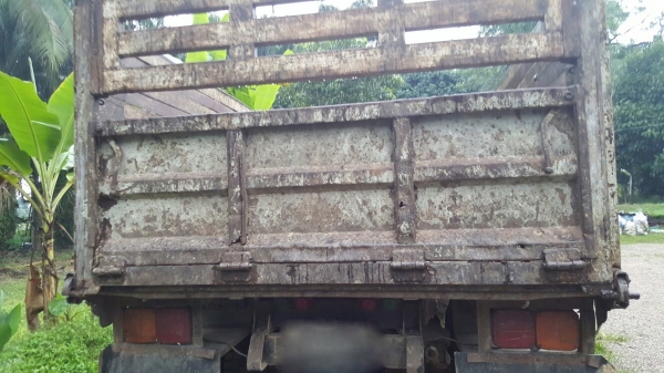 รถฮีโน่ 6 ล้อดั้ม FC2W 120 แรงม้า. ปี 38 สนใจติดต่อ 081 - 6079515 รถฮีโน่ 6 ล้อดั้ม FC2W 120 แรงม้า. ปี 38 สนใจติดต่อ 081 - 6079515