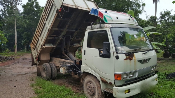 รถฮีโน่ 6 ล้อดั้ม FC2W 120 แรงม้า. ปี 38 สนใจติดต่อ 081 - 6079515 รถฮีโน่ 6 ล้อดั้ม FC2W 120 แรงม้า. ปี 38 สนใจติดต่อ 081 - 6079515