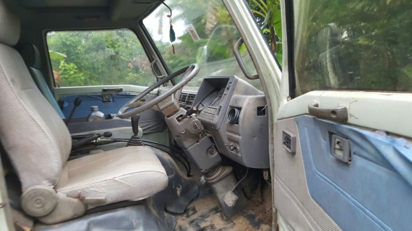 รถฮีโน่ 6 ล้อดั้ม FC2W 120 แรงม้า. ปี 38 สนใจติดต่อ 081 - 6079515 รถฮีโน่ 6 ล้อดั้ม FC2W 120 แรงม้า. ปี 38 สนใจติดต่อ 081 - 6079515