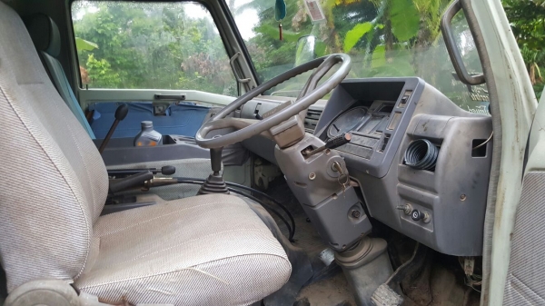 รถฮีโน่ 6 ล้อดั้ม FC2W 120 แรงม้า. ปี 38 สนใจติดต่อ 081 - 6079515 รถฮีโน่ 6 ล้อดั้ม FC2W 120 แรงม้า. ปี 38 สนใจติดต่อ 081 - 6079515