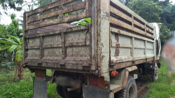 รถฮีโน่ 6 ล้อดั้ม FC2W 120 แรงม้า. ปี 38 สนใจติดต่อ 081 - 6079515 รถฮีโน่ 6 ล้อดั้ม FC2W 120 แรงม้า. ปี 38 สนใจติดต่อ 081 - 6079515