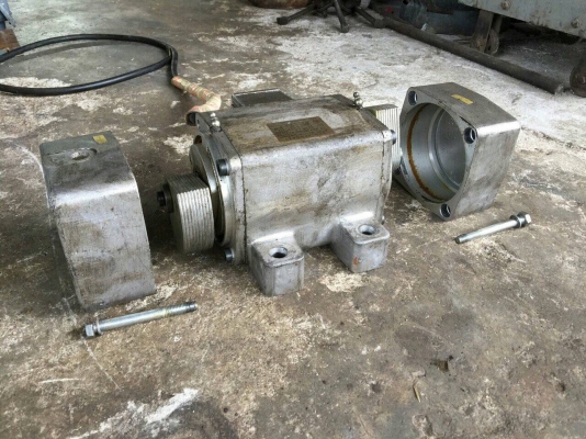 ====== Sold Out!! ====== มอเตอร์ สั่น-เขย่า SCHLAFHORST GERMANY 1 HP. 380V. เสื้ออลูมิเนียม สภาพสวย สด ใหม่ พร้อมใช้งาน!!