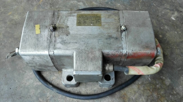 ====== Sold Out!! ====== มอเตอร์ สั่น-เขย่า SCHLAFHORST GERMANY 1 HP. 380V. เสื้ออลูมิเนียม สภาพสวย สด ใหม่ พร้อมใช้งาน!!