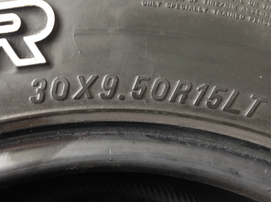 ยาง Mud Maxxis 30 9.5 R15 ปี12 ดอกเยอะ ไม่เคยลุย