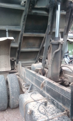 ขาย6 ล้อดัมพ์ NPR66Lเครื่อง135แรง มี 6 เกียร์ ใช้งานอยู่ มีแอร์ เพาเวอร์  มีสโลเฟืองFแคสสี่สวย-แถมคอกลากข้าวพร้อม โทร086-7383532