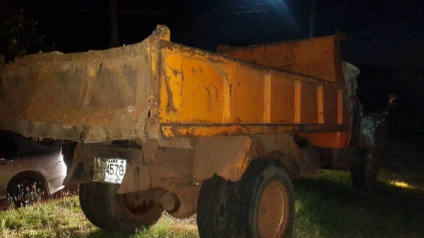 ขายด่วนหกล้อหน้ายาวดั้มสภาพคัชซีสวยสุดๆเดิมๆเอกสารเล่มชุดโอนพร้อมราคาเบาๆโทร0856842587