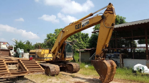 ขายแบคโฮ CAT 320 V2 เอกสารเล่มทะเบียนครบ ปั้มดี ช่วงล่างโซ่+แทรค+โรลเลอร์ใหม่ ไฟเต็ม ราคาต่อรองได้ครับ