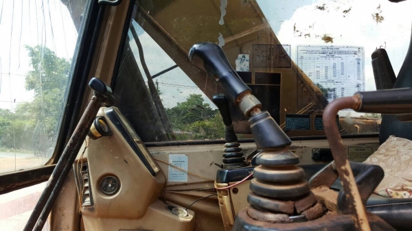 ขายแบคโฮ CAT 320 V2 เอกสารเล่มทะเบียนครบ ปั้มดี ช่วงล่างโซ่+แทรค+โรลเลอร์ใหม่ ไฟเต็ม ราคาต่อรองได้ครับ ขายแบคโฮ CAT 320 V2 เอกสารเล่มทะเบียนครบ ปั้มดี ช่วงล่างโซ่+แทรค+โรลเลอร์ใหม่ ไฟเต็ม ราคาต่อรองได้ครับ