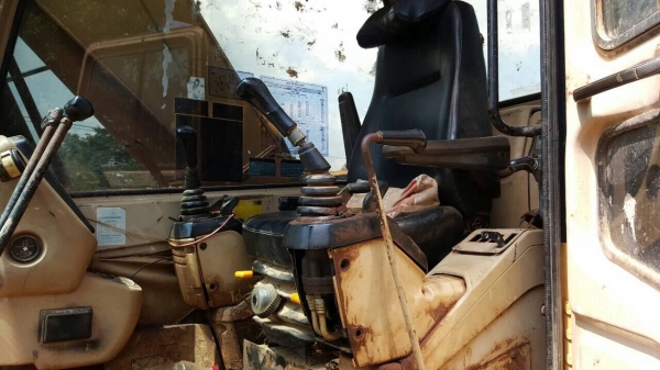 ขายแบคโฮ CAT 320 V2 เอกสารเล่มทะเบียนครบ ปั้มดี ช่วงล่างโซ่+แทรค+โรลเลอร์ใหม่ ไฟเต็ม ราคาต่อรองได้ครับ ขายแบคโฮ CAT 320 V2 เอกสารเล่มทะเบียนครบ ปั้มดี ช่วงล่างโซ่+แทรค+โรลเลอร์ใหม่ ไฟเต็ม ราคาต่อรองได้ครับ