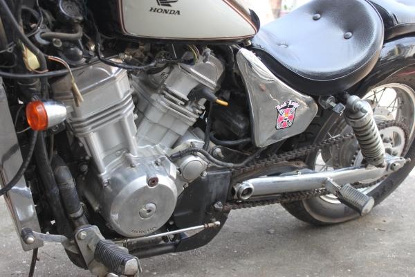 ขาย honda steed 400 2สูบ  แต่งแนวDark Custom