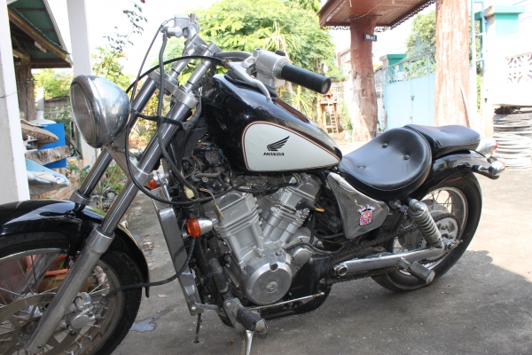 ขาย honda steed 400 2สูบ  แต่งแนวDark Custom