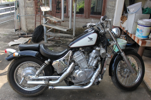 ขาย honda steed 400 2สูบ  แต่งแนวDark Custom