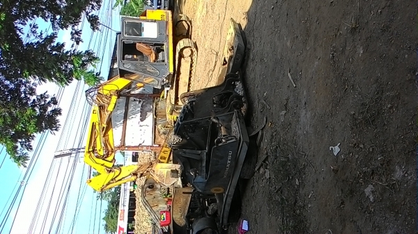 รถแบคโฮ KATO HD70 เปิดราคา 350,000 บาท.