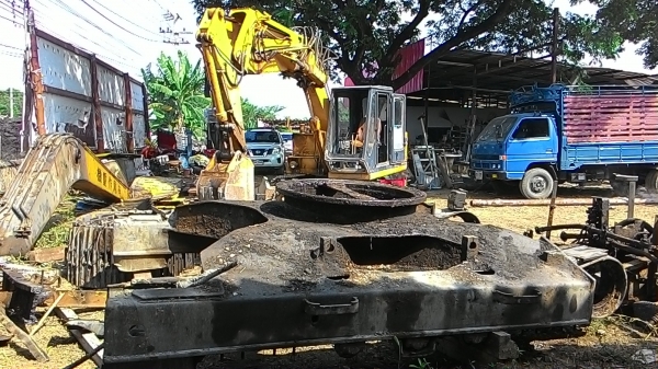 รถแบคโฮ KATO HD70 เปิดราคา 350,000 บาท.