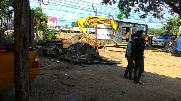 รถแบคโฮ KATO HD70 เปิดราคา 350,000 บาท.