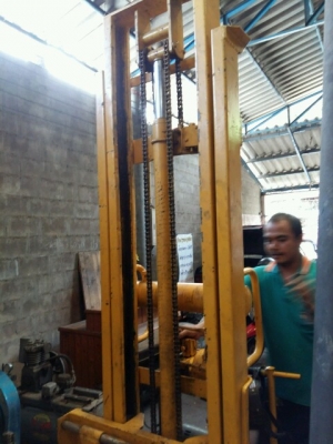 เครื่องยกไฮดรอริค แบบสูง รับน้ำหนัก 3 ตัน เครื่องยกไฮดรอริค แบบสูง รับน้ำหนัก 3 ตัน