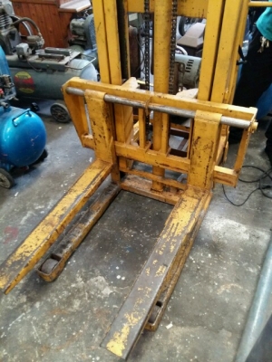 เครื่องยกไฮดรอริค แบบสูง รับน้ำหนัก 3 ตัน เครื่องยกไฮดรอริค แบบสูง รับน้ำหนัก 3 ตัน