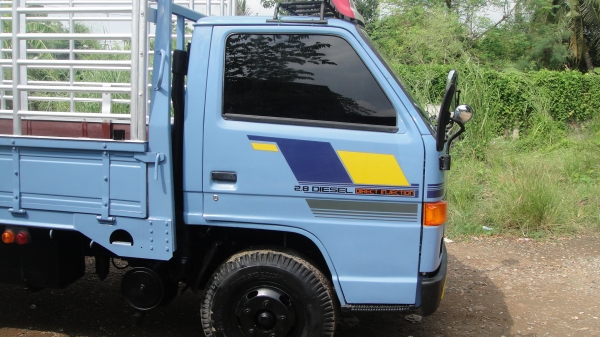 ดาวน์85000 ISUZU NKR เครื่อง4BE1(110แรง) แอร์ ฟิล์ม เพาเวอร์ ยางดี คัสฃีสวย ราคาถูก