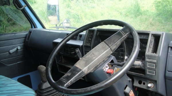 ดาวน์85000 ISUZU NKR เครื่อง4BE1(110แรง) แอร์ ฟิล์ม เพาเวอร์ ยางดี คัสฃีสวย ราคาถูก