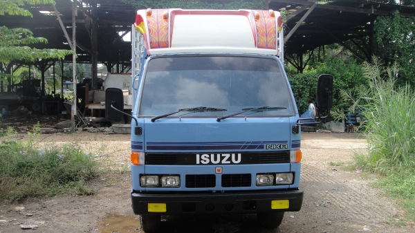 ดาวน์85000 ISUZU NKR เครื่อง4BE1(110แรง) แอร์ ฟิล์ม เพาเวอร์ ยางดี คัสฃีสวย ราคาถูก