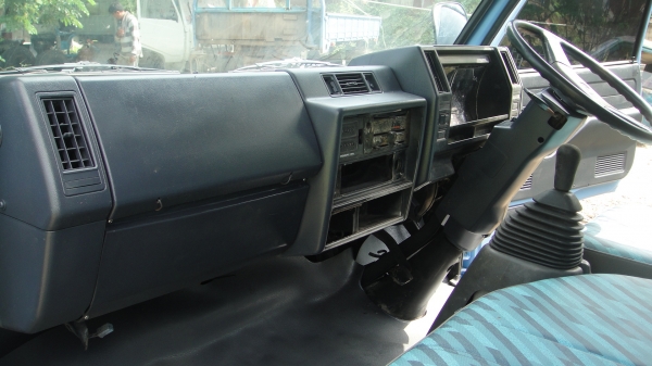 ดาวน์85000 ISUZU NKR เครื่อง4BE1(110แรง) แอร์ ฟิล์ม เพาเวอร์ ยางดี คัสฃีสวย ราคาถูก